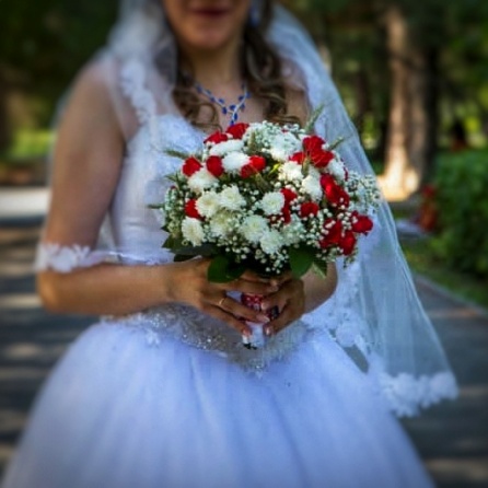 Букет невесты из кустовой розы и гипсофилы